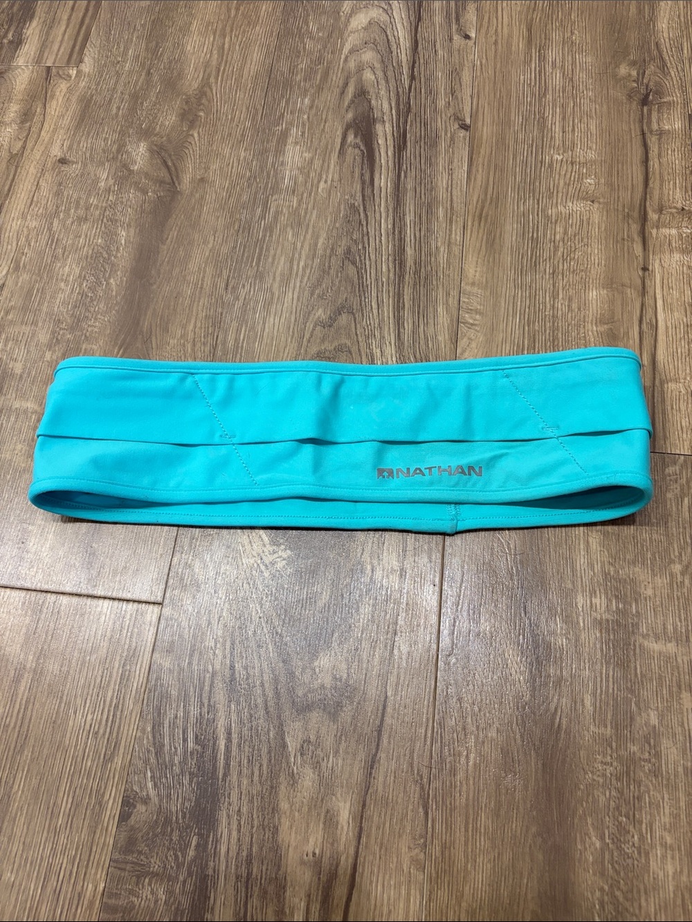 Nathan Women’s Turquoise Running Belt size small